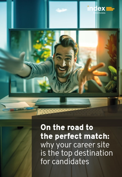 Homme sort d'un écran titre "on the road to the perfect match"